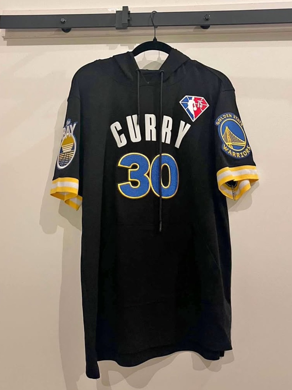 Golden State Warriors Stephen Curry #30 Black Short-Sleeve Hoodie Size: LARGE